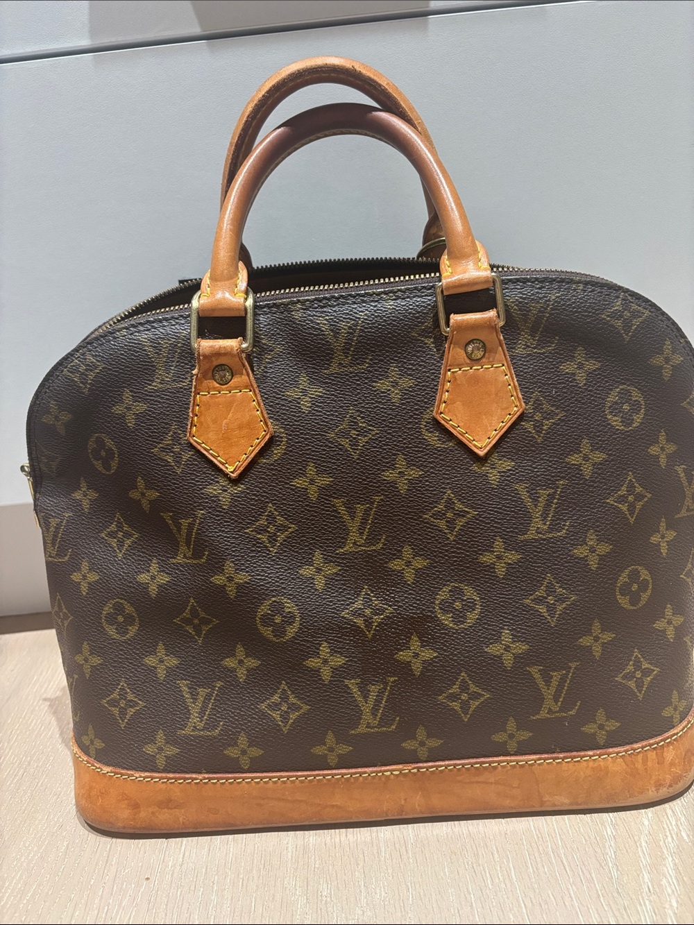 Louis Vuitton alma MM bag - Picture 9 of 11